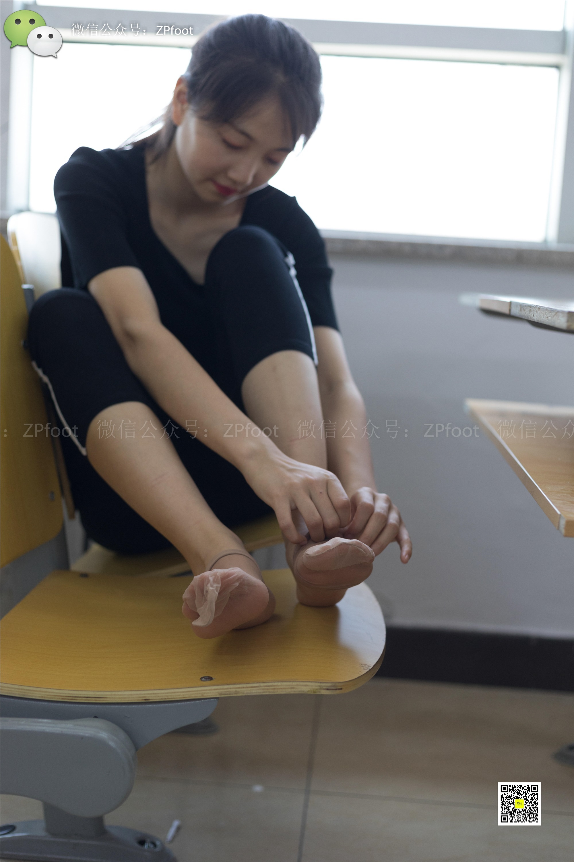 LSS Camellia Photography No.004 Classroom Short Filament Bare Foot